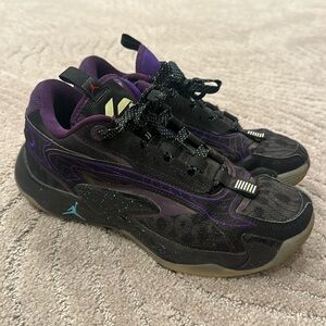 Jordan boys size 6.5 sneakers